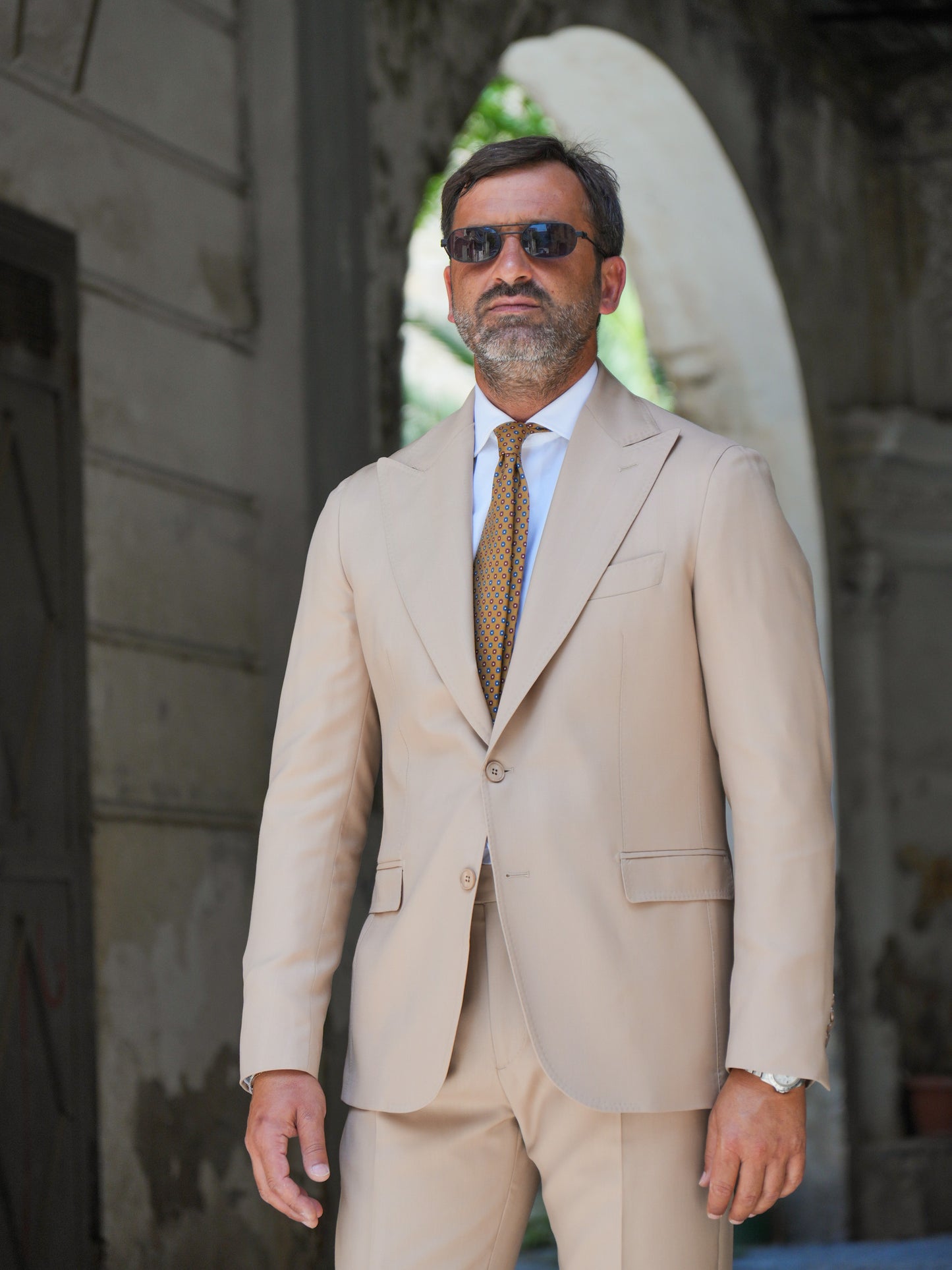 ABITO MONOPETTO BEIGE SPIGATO