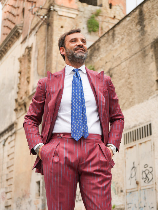 ABITO DOPPIOPETTO GESSATO ROSSO CON RIGO AZZURRO