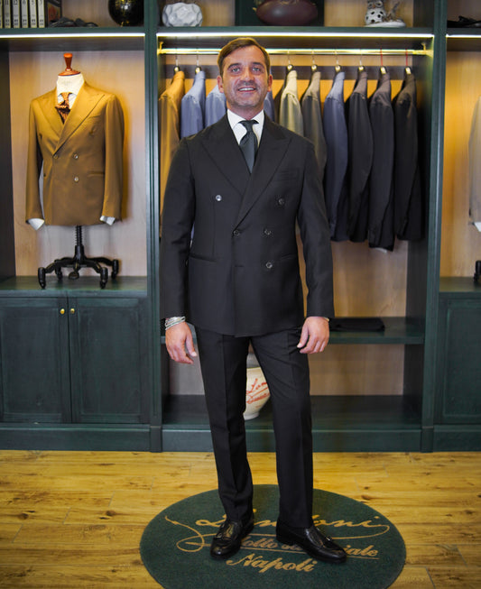 ABITO NERO DOPPIOPETTO