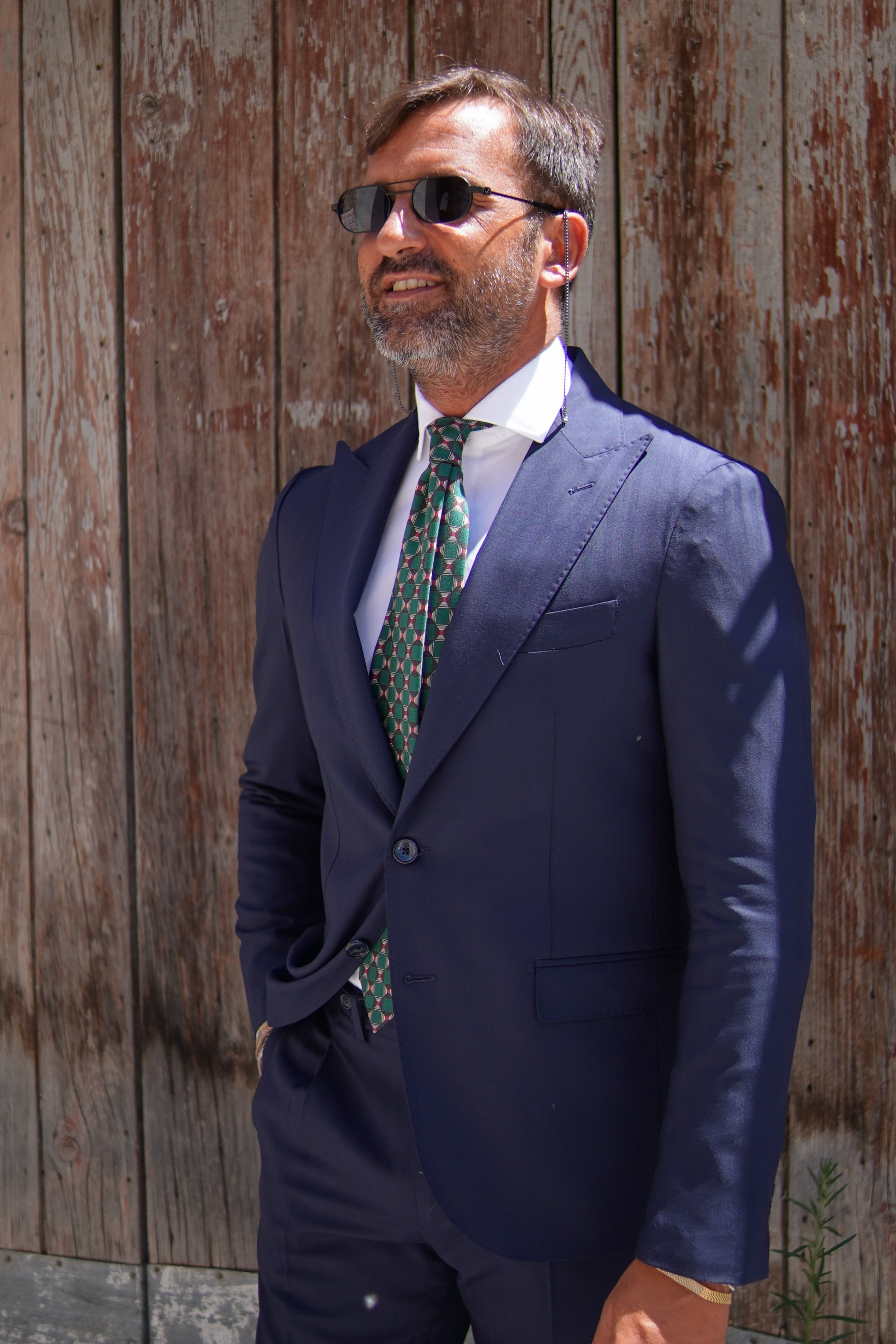 Vestito Blu Elettrico Cravatta Azzurra Abbinamento Blu Elettrico