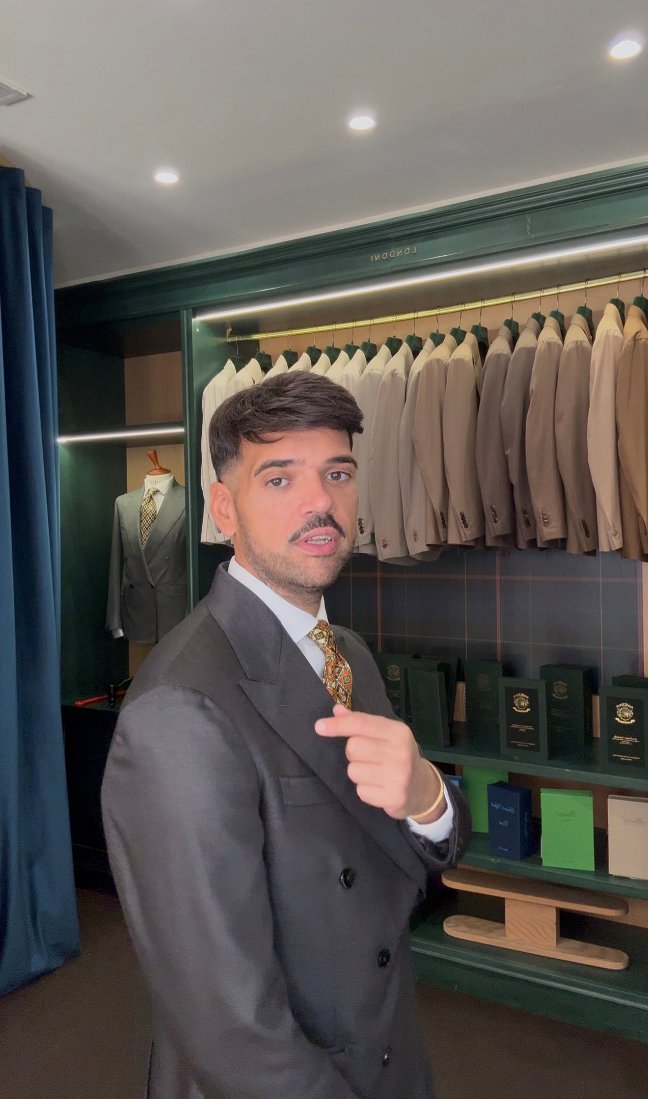 ABITO GRIGIO